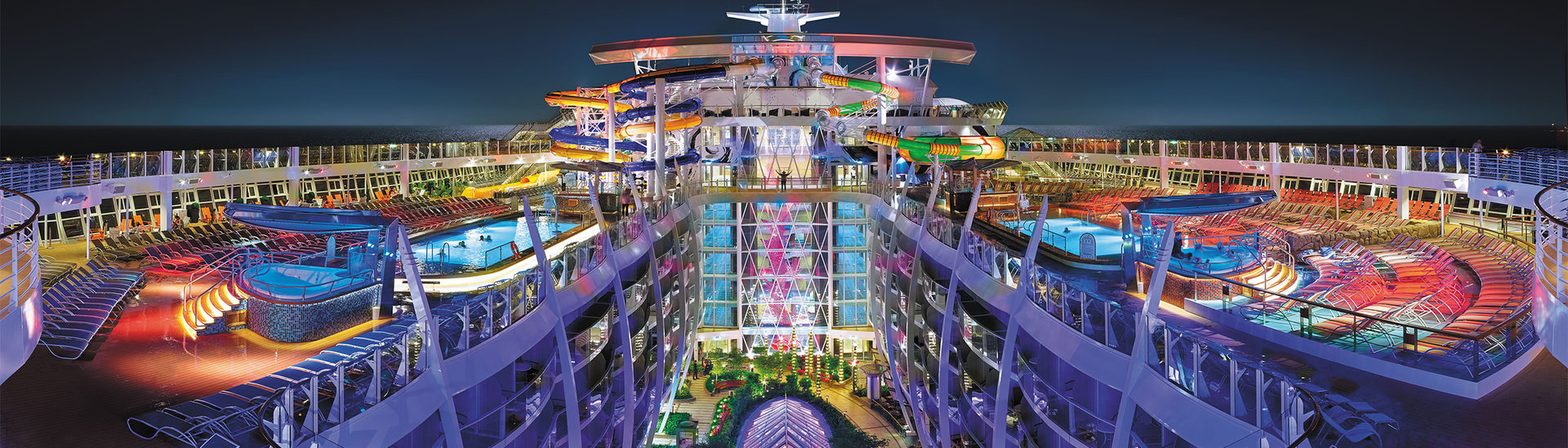 Nová Harmony of the Seas už rok brázdí hladiny moří a o dobrodružství na její palubě není nouze Nová Harmony of the Seas už rok brázdí hladiny moří a o dobrodružství na její palubě není nouze