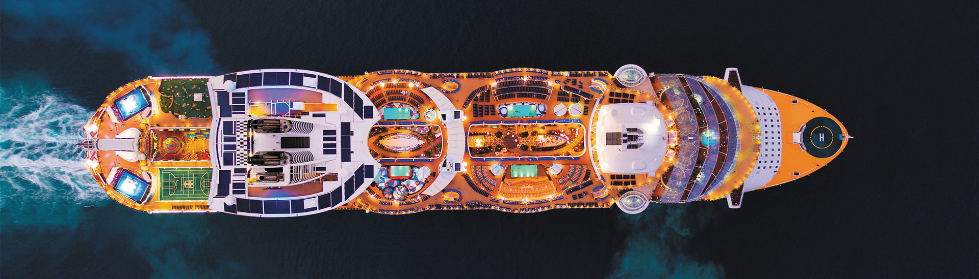 Mladší a ještě krásnější? Symphony of the Seas je na cestě Mladší a ještě krásnější? Symphony of the Seas je na cestě