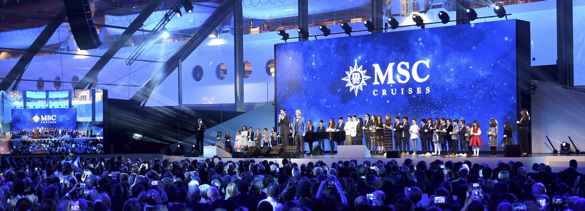 Křtila se MSC Bellissima a my jsme (společně se Sophií Loren) byli při tom Křtila se MSC Bellissima a my jsme (společně se Sophií Loren) byli při tom