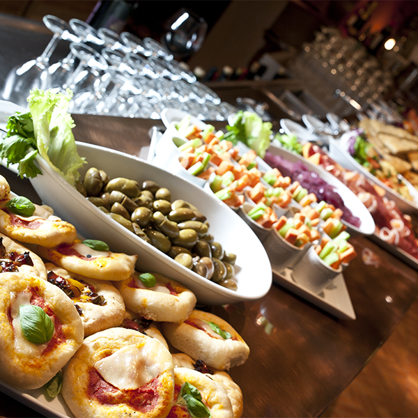 Mohu si jídlo z lodi vzít s sebou na výlet, do přístavu apod.?