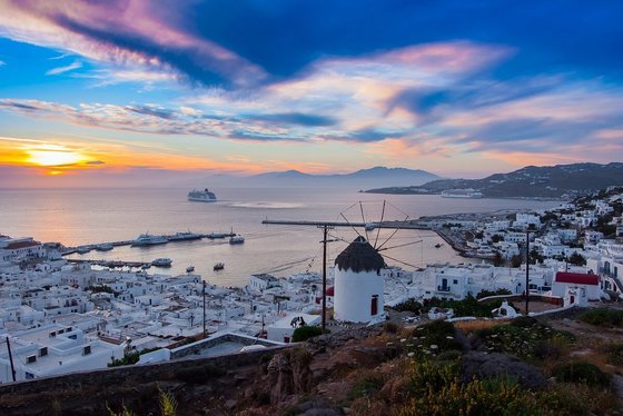 Proplouvání a párty u ostrova Mykonos