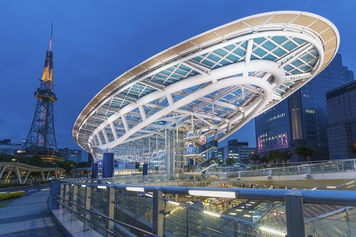 Nagoya - Moderní komplex Oasis 21 s televizní věží 