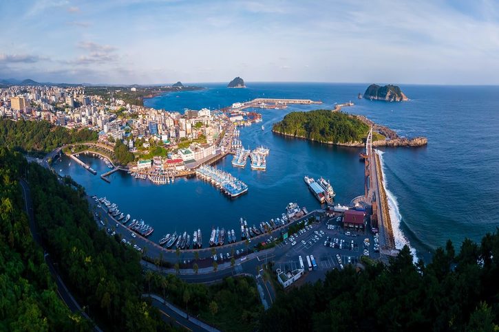 Čedžu - Panoramatický pohled na přístav.