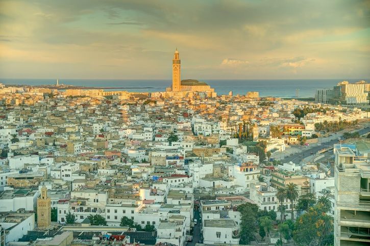 Casablanca - Medina v Casablance s mešitou Hassana II. v pozadí