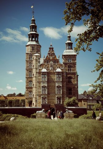 Zámek Rosenborg postavený v r. 1606 ve stylu holandské renesance.