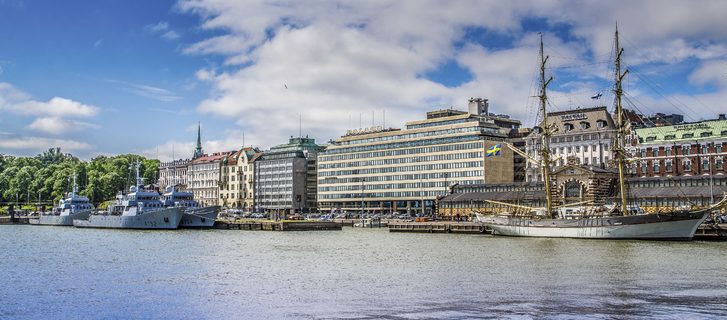 Nábřeží Stromkajen v centru Stockholmu, Švédsko