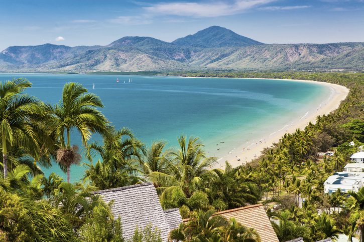 Port Douglas pláž a oceán za slunečného dne