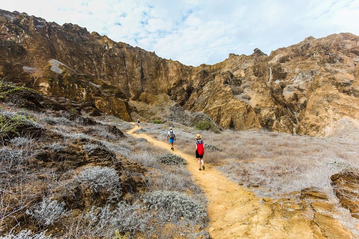  Turisté na stezkách na vrcholu Punta pitt, Galapágy