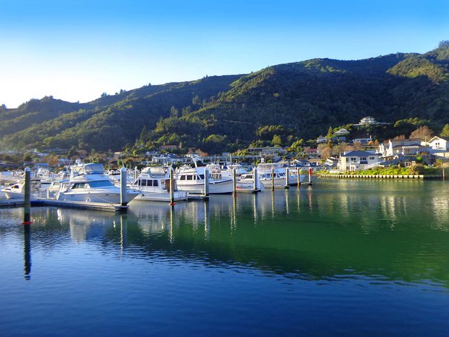 Přístav a pohled na město Picton, Nový Zéland