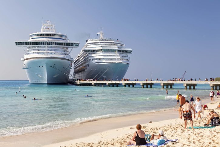 Výletní lodě kotvící v Grand Turk Island