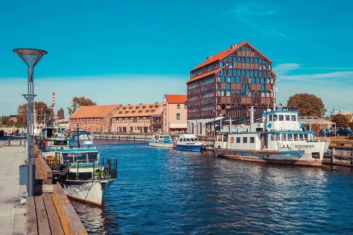 Klaipeda - Lodě a čluny na řece Danė v historickém centru Klaipedy