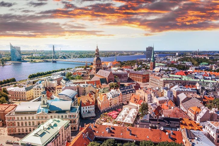 Riga - Panoramatický pohled z katedrály v Rize na starém městě 
