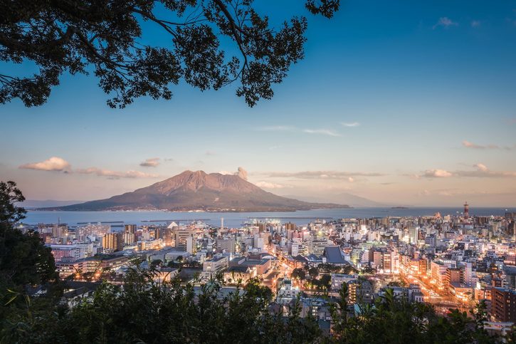 Město Kagoshima se sopkou Sakurajima, Japonsko