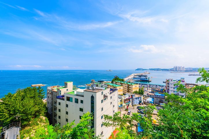 Výhled na město a moře Sokcho, Jižní Korea