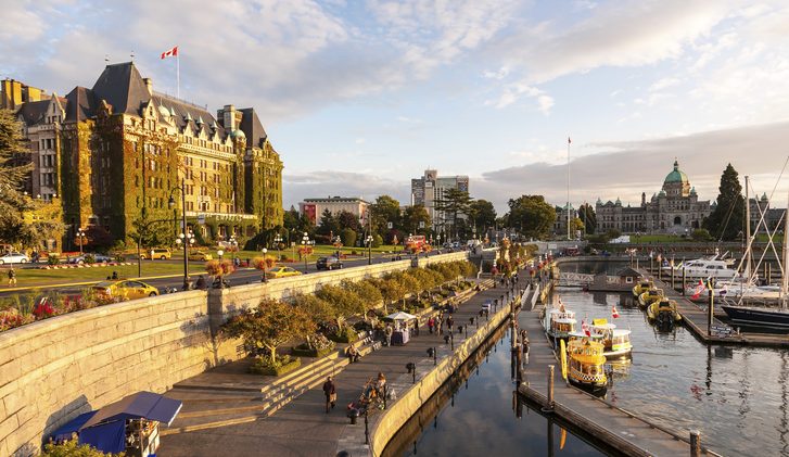 Krásný výhled na Inner Harbour Victoria - Přístav Victoria - včetně Vnitřního přístavu - je jedním z nejkrásnějších přístavů na světě.Rekreační lodě a malé výletní lodě mohou kotvit v centru tohoto slavného historického města, jen pár kroků od jeho historických ulic a výrazné architektury