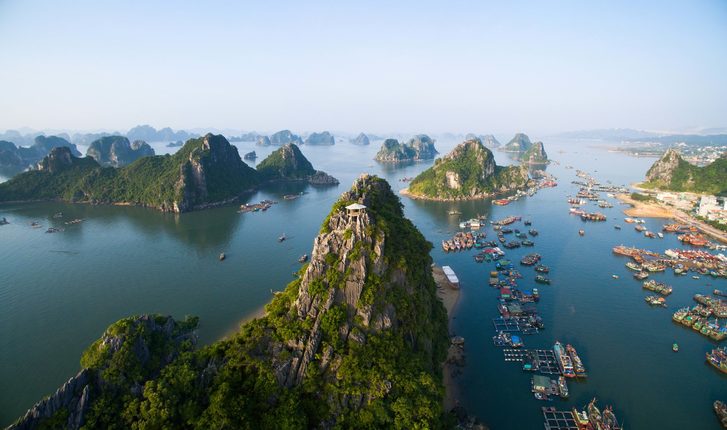 Krásná mořská krajina v Ha Long Bay, Vietnam