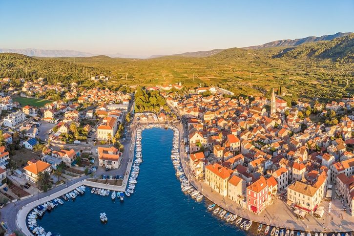 Hvar - Letecký pohled na Stari Grad  Hvar - Letecký pohled na Stari Grad