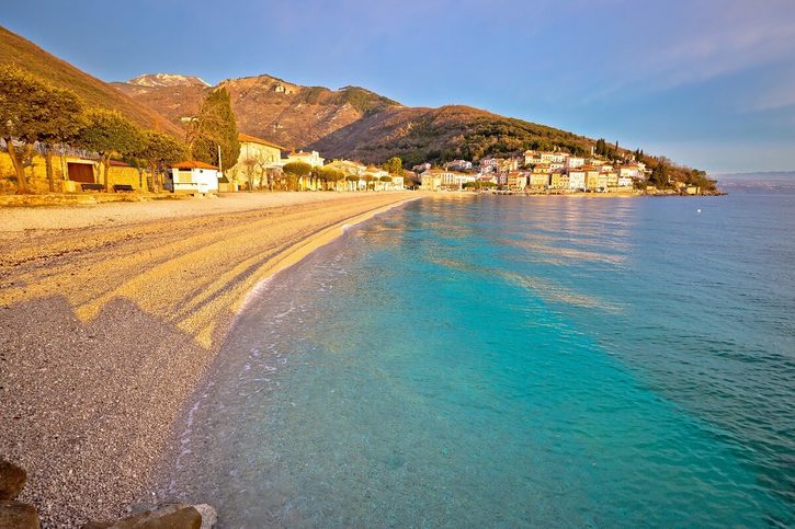 Opatija - Oblázková pláž v obci Mošćenička Draga