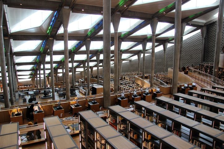 Alexandrie - Interiér Alexandrijské knihovny.