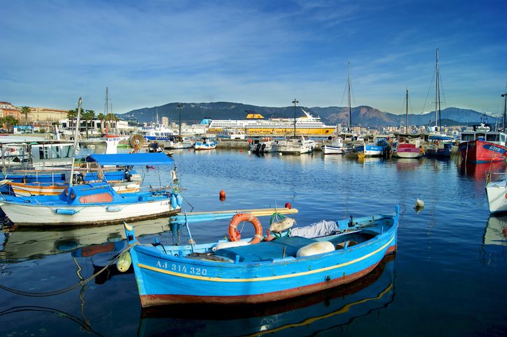 Pohled na přístav Ajaccio.