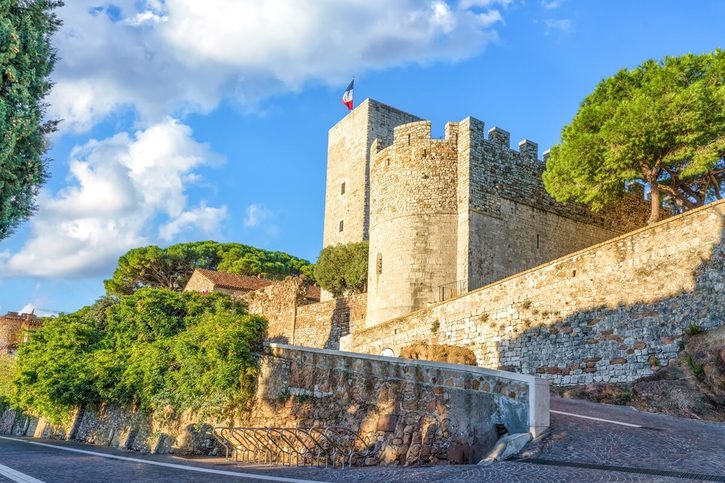Cannes - Pohled na středověký hrad Castre