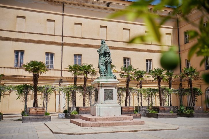 Ajaccio - Bronzová socha kardinála Fesche