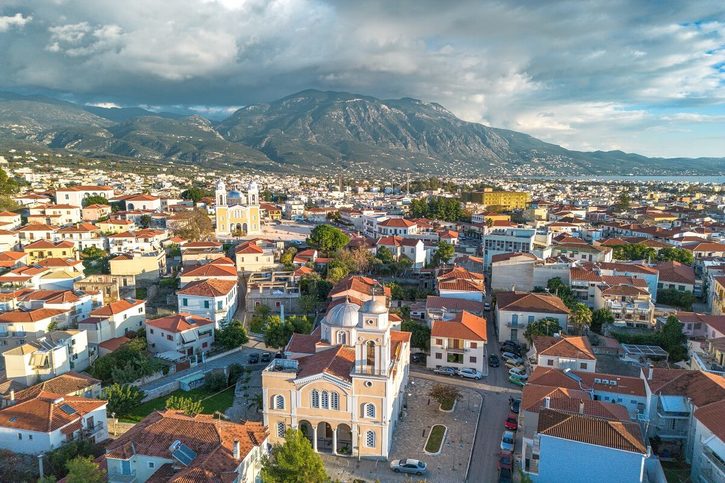 Kalamata - Pohled na historické centrum Kalamaty s hradem Kalamata.