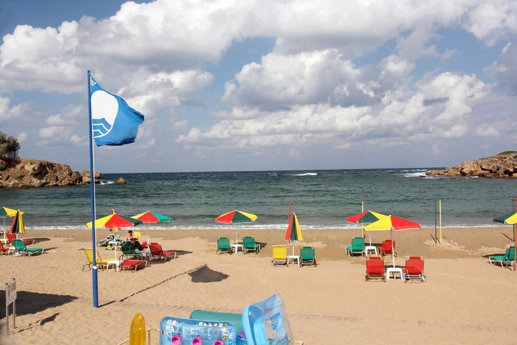 Chania - Pláž se slunečníky