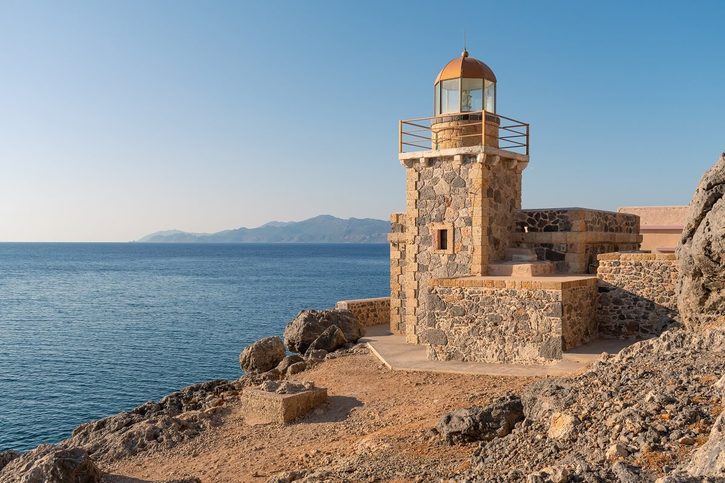 Monemvasia - Maják stojící mimo hradby Monemvasie