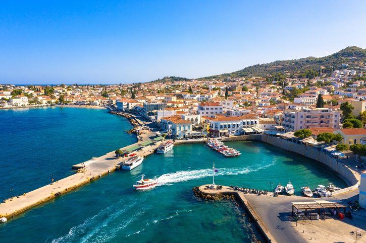 Spetses - Výhled na město s přístavem