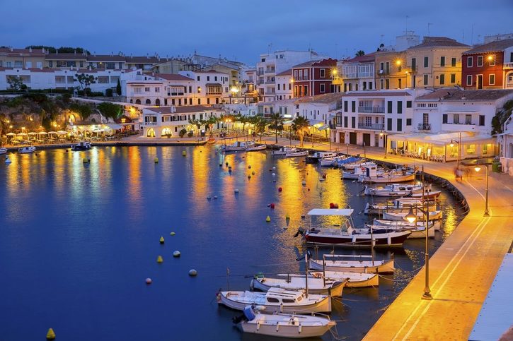 Mahon - Večerní pohled na přístav Mahon 