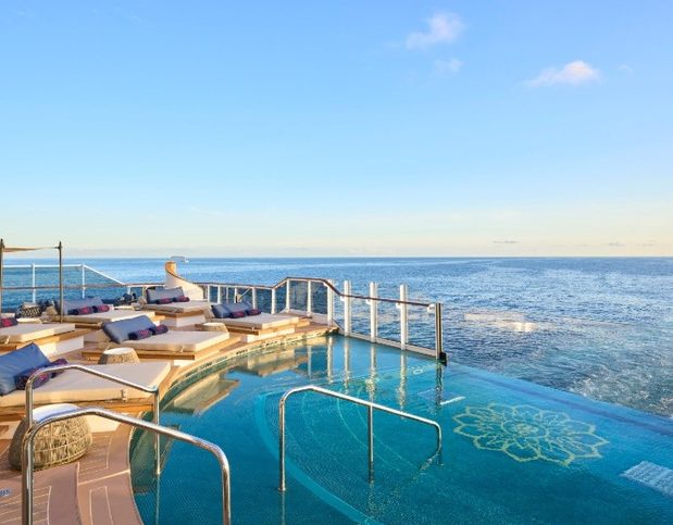 Astern Pool and Bar - Explora III