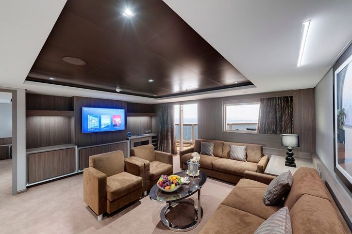 Apartmá MSC Yacht Club Royal Suite (YC3), obývací část - MSC Seaview
