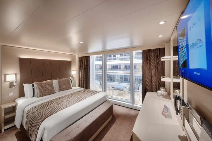 Kajuta Deluxe s balkonem s výhledem na promenádu - MSC World America
