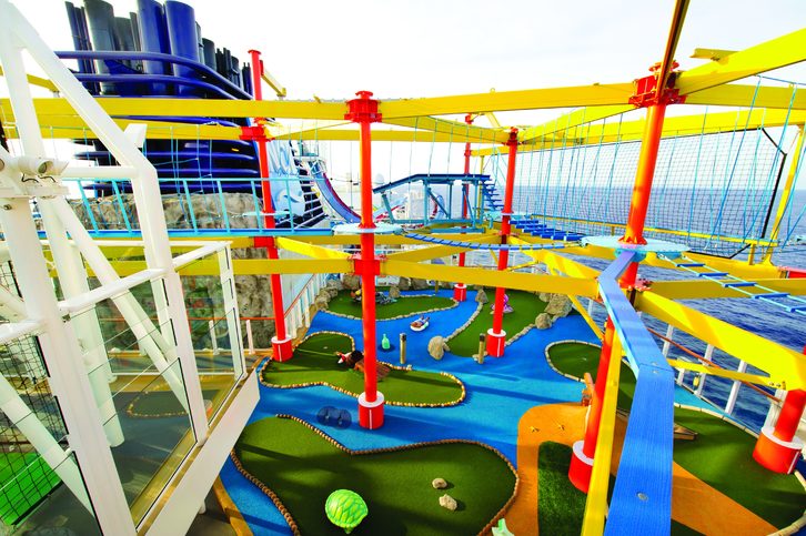 Lanové centrum a minigolf - Norwegian Breakaway