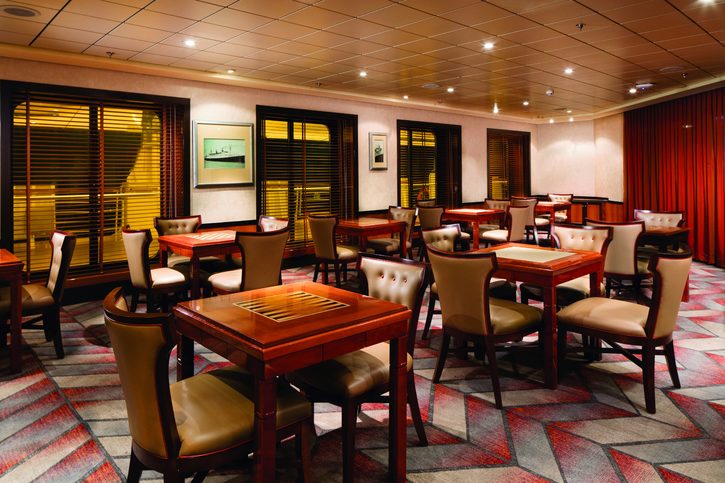 Karetní salónek - Pride of America Karetní salónek - Pride of America