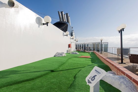 Minigolf - MSC Lirica