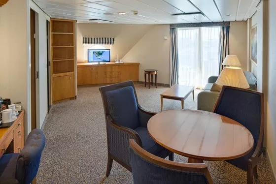 Dvouložnicové Apartmá, obývací část - Brilliance of the Seas